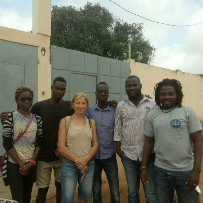 Séance de sensibilisation à l'environnement avec des enfants à Lomé